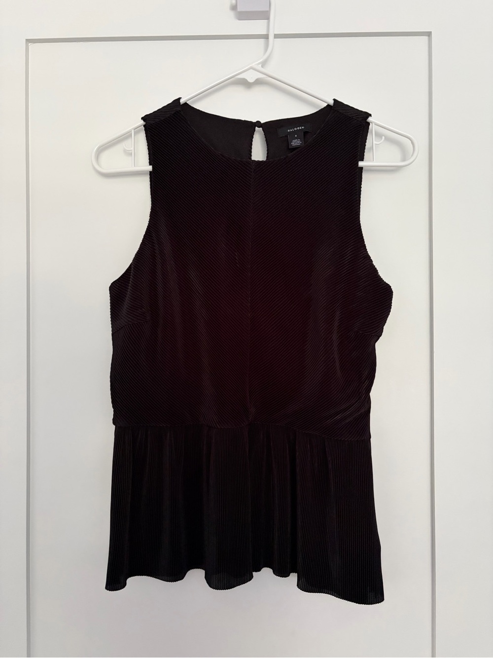 Halogen Black
Ribbed peplum Sleeveless Top